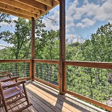 Modern Cabin With Hot Tub And Game Room In Gatlinburg!